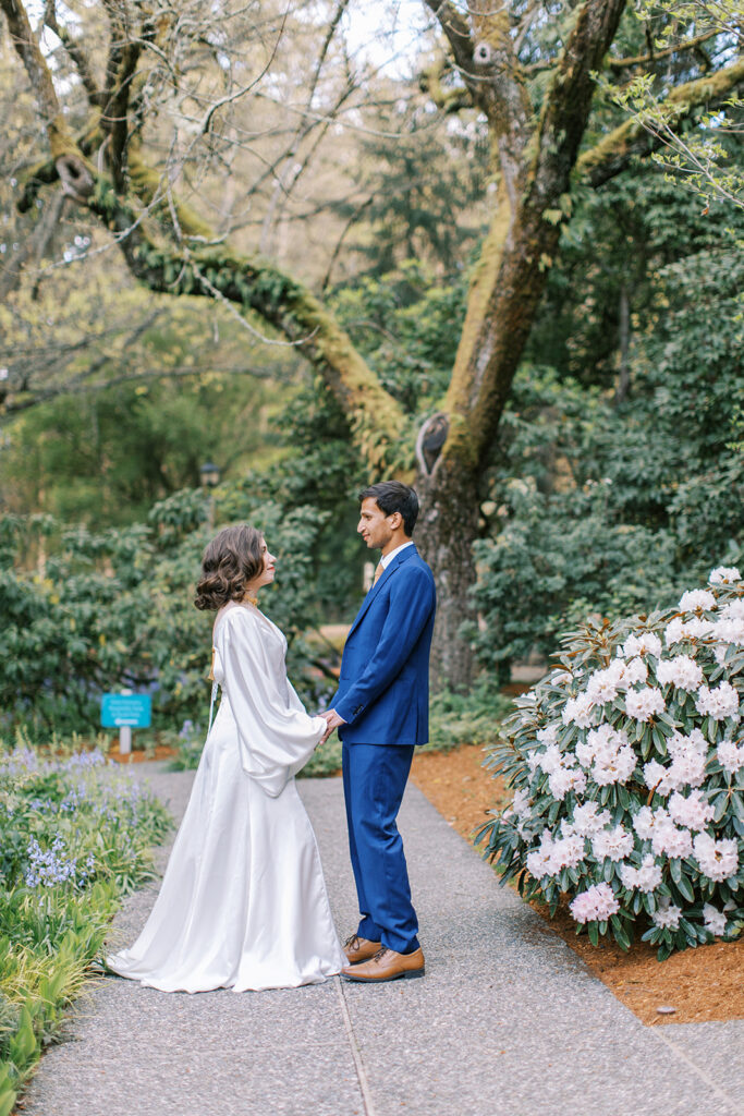 Bride and Groom at Robinswood House in Bellevue